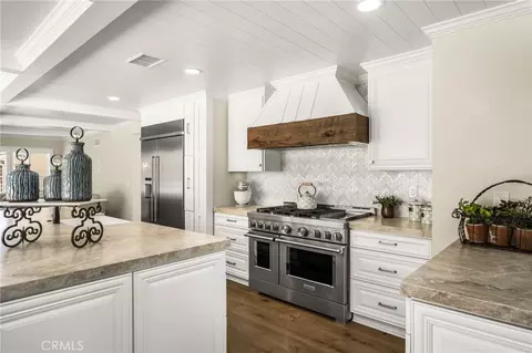 Kitchen - 5603 E Crest De Vl, Orange, CA 92867 photo 4 of 9