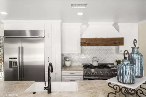 Kitchen - 5603 E Crest De Vl, Orange, CA 92867 photo 7 of 9