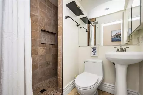 Bath - 2338 E Altura, Orange, CA 92867 photo 2 of 4