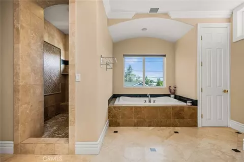 Bath - 2338 E Altura, Orange, CA 92867 photo 3 of 4