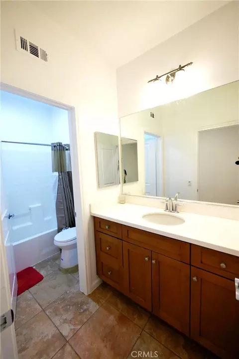 Bath - 10926 Playa Del Sol, Riverside, CA 92503 photo 1 of 2