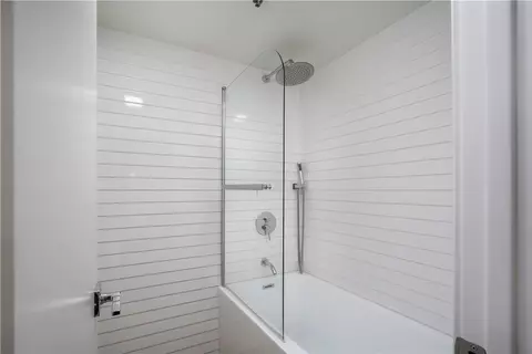 Bath - 35 Linden #202, Long Beach, CA 90802 photo 3 of 3