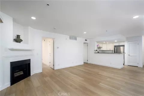 Living - 35 Linden #202, Long Beach, CA 90802 photo 3 of 8