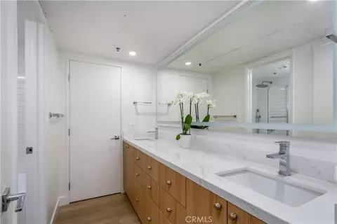Bath - 35 Linden #202, Long Beach, CA 90802 photo 1 of 3