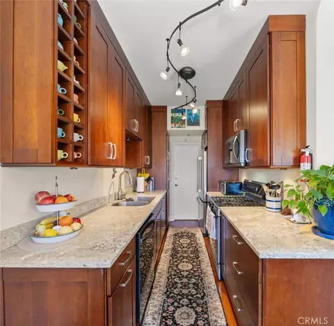 Kitchen - 800 E Ocean Blvd #1505, Long Beach, CA 90802 photo 2 of 4