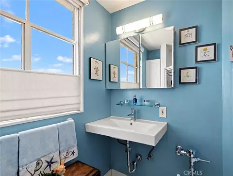 Bath - 800 E Ocean Blvd #1505, Long Beach, CA 90802 photo 1 of 2