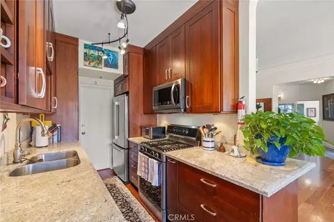 Kitchen - 800 E Ocean Blvd #1505, Long Beach, CA 90802 photo 3 of 4