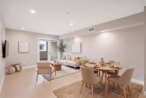 Living - 39 S Los Robles Ave #6017, Pasadena, CA 91101 photo 2 of 5