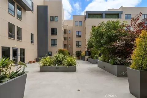Exterior - 39 S Los Robles Ave #6017, Pasadena, CA 91101 photo 1 of 3