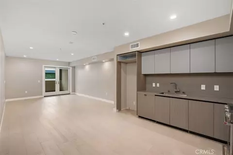 Living - 39 S Los Robles Ave #6017, Pasadena, CA 91101 photo 4 of 5