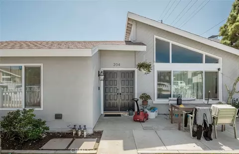 204 Springfield Ave, Huntington Beach, CA 92648