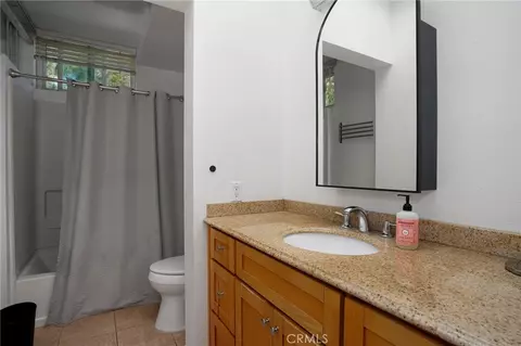 Bath - 302 E 19th #3, Long Beach, CA 90806 photo 2 of 2