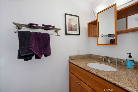 Bath - 302 E 19th #3, Long Beach, CA 90806 photo 1 of 2