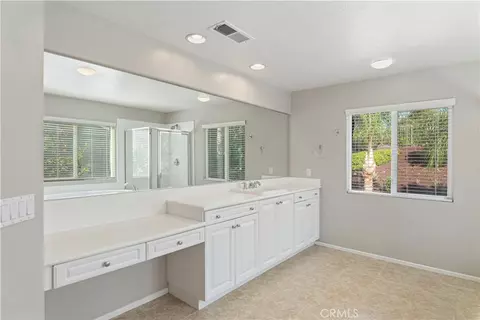 Bath - 45000 Vine Clf, Temecula, CA 92592 photo 9 of 12