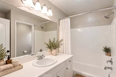 Bath - 45000 Vine Clf, Temecula, CA 92592 photo 6 of 12