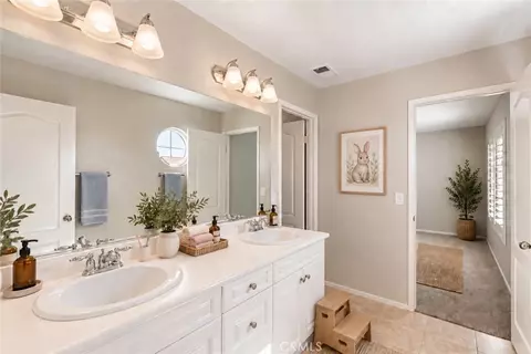 Bath - 45000 Vine Clf, Temecula, CA 92592 photo 4 of 12