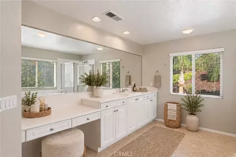 Bath - 45000 Vine Clf, Temecula, CA 92592 photo 3 of 12