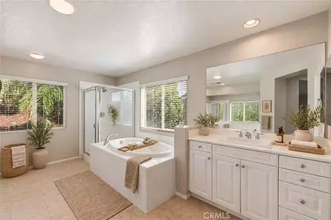 Bath - 45000 Vine Clf, Temecula, CA 92592 photo 2 of 12