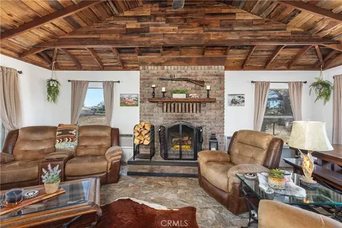 Living - 1218 Creelman, Ramona, CA 92065 photo 2 of 4