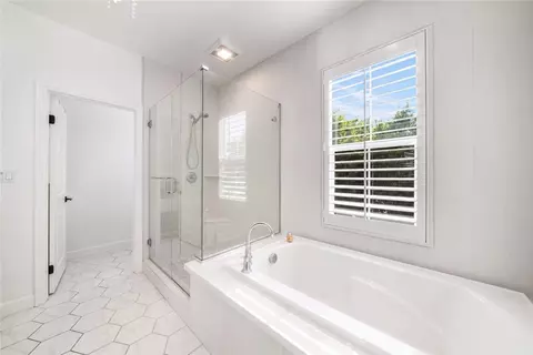 Bath - 104 Quill, Irvine, CA 92620 photo 4 of 6