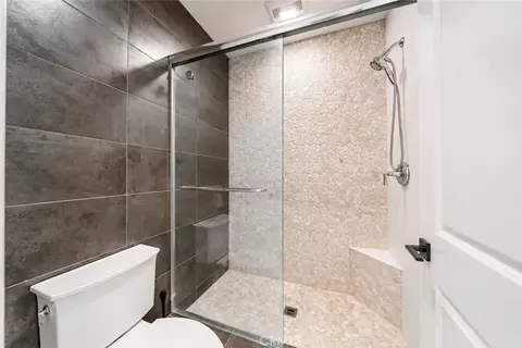 Bath - 104 Quill, Irvine, CA 92620 photo 2 of 6