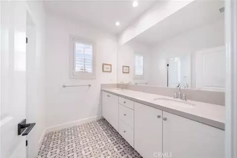 Bath - 104 Quill, Irvine, CA 92620 photo 5 of 6