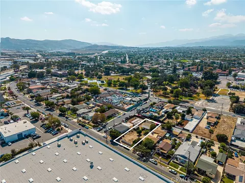 View/Area - 920 E 3rd St, Corona, CA 92879 photo 4 of 4