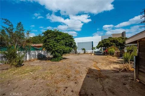 Exterior - 920 E 3rd St, Corona, CA 92879 photo 5 of 5