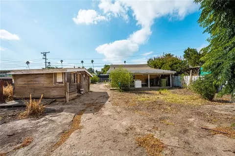 Exterior - 920 E 3rd St, Corona, CA 92879 photo 4 of 5