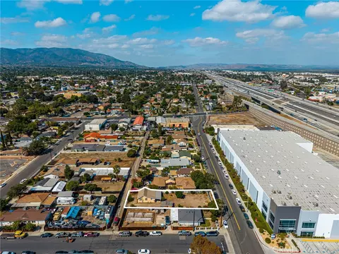 View/Area - 920 E 3rd St, Corona, CA 92879 photo 1 of 4