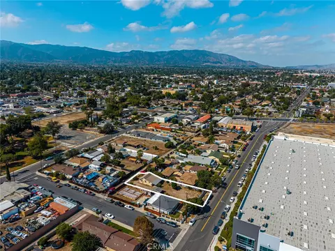 View/Area - 920 E 3rd St, Corona, CA 92879 photo 3 of 4