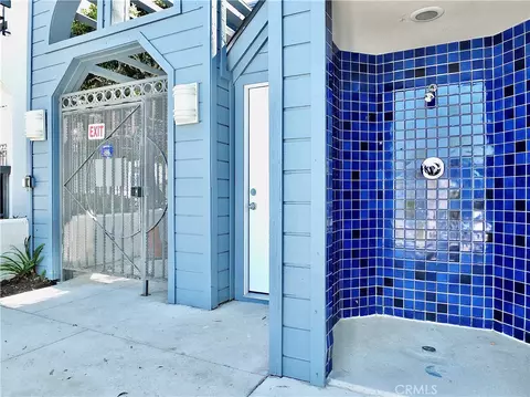 Exterior - 4717 E 4th, Long Beach, CA 90814 photo 5 of 10