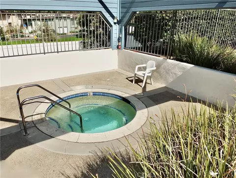 Exterior - 4717 E 4th, Long Beach, CA 90814 photo 7 of 10