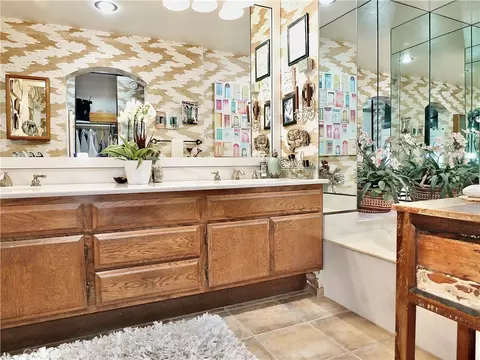 Bath - 4717 E 4th, Long Beach, CA 90814 photo 1 of 3
