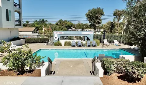 Exterior - 4717 E 4th, Long Beach, CA 90814 photo 6 of 10