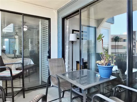 Exterior - 4717 E 4th, Long Beach, CA 90814 photo 2 of 10