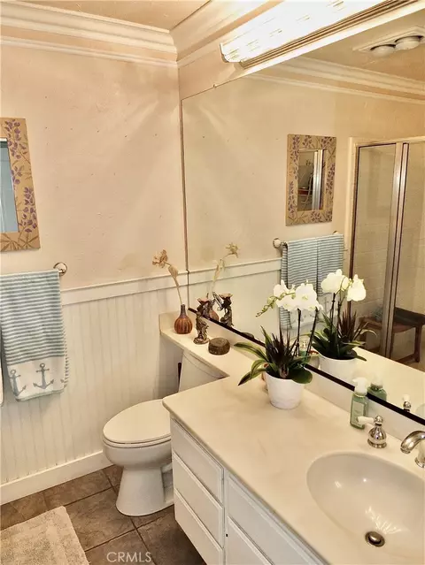 Bath - 4717 E 4th, Long Beach, CA 90814 photo 3 of 3