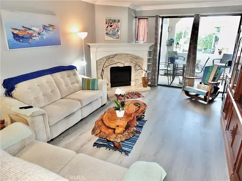 Living - 4717 E 4th, Long Beach, CA 90814 photo 1 of 4