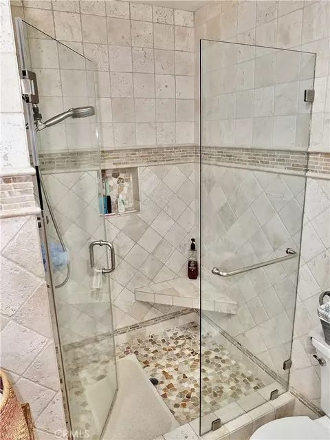 Bath - 4717 E 4th, Long Beach, CA 90814 photo 2 of 3