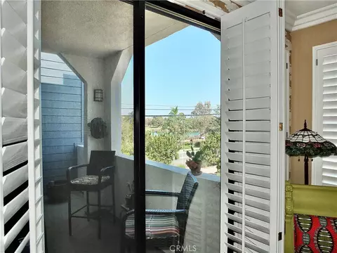 Exterior - 4717 E 4th, Long Beach, CA 90814 photo 3 of 10