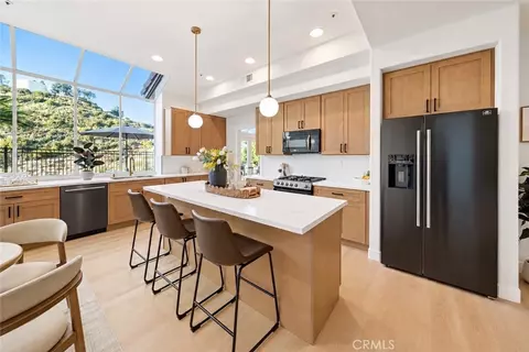 Kitchen - 6727 E Pinnacle Pointe, Orange, CA 92869 photo 4 of 7