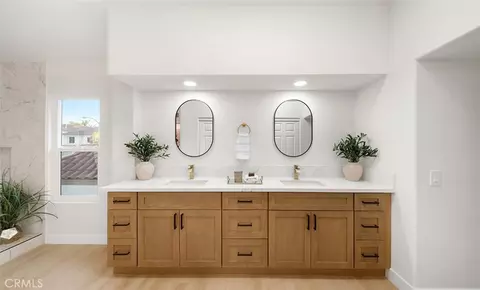 Bath - 6727 E Pinnacle Pointe, Orange, CA 92869 photo 3 of 8