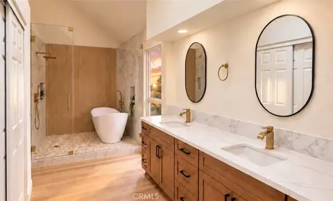 Bath - 6727 E Pinnacle Pointe, Orange, CA 92869 photo 1 of 8