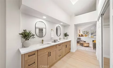Bath - 6727 E Pinnacle Pointe, Orange, CA 92869 photo 2 of 8