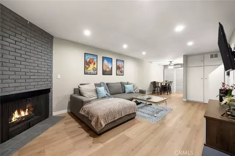 2452 Chelsea Pl #M, Santa Monica, CA 90404