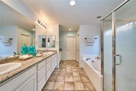 Bath - 10249 Jennifer, Hesperia, CA 92345 photo 2 of 6