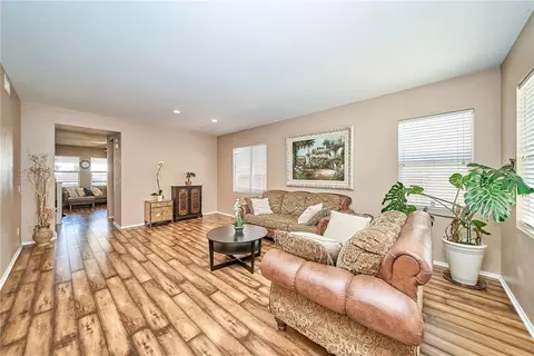 Living - 10249 Jennifer, Hesperia, CA 92345 photo 3 of 7