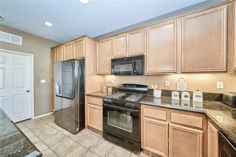 Kitchen - 10249 Jennifer, Hesperia, CA 92345 photo 5 of 5