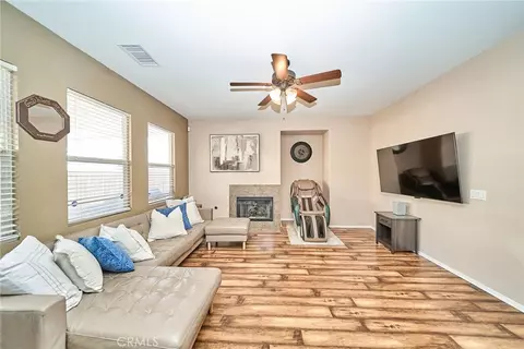 Living - 10249 Jennifer, Hesperia, CA 92345 photo 6 of 7