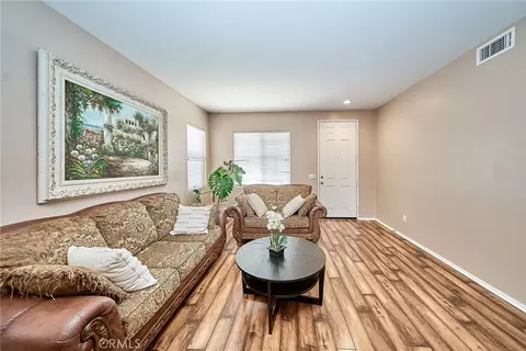 Living - 10249 Jennifer, Hesperia, CA 92345 photo 4 of 7